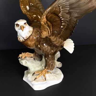 LOT 81: Vintage "Golden Eagle" Porcelain Sculpture by Karl Tutter for Lorenz Hutschenreuther Selb 1939
