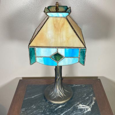 LOT 534: Vintage Tiffa-Mini Stained Glass Table Lamp