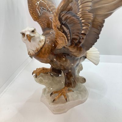 LOT 81: Vintage "Golden Eagle" Porcelain Sculpture by Karl Tutter for Lorenz Hutschenreuther Selb 1939