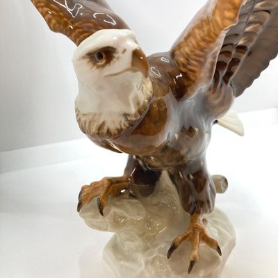 LOT 81: Vintage "Golden Eagle" Porcelain Sculpture by Karl Tutter for Lorenz Hutschenreuther Selb 1939