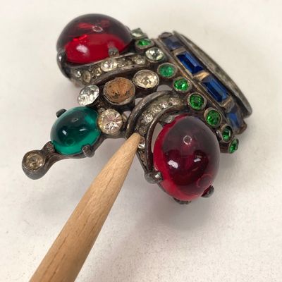 LOT 6: Vintage Trifari Alfred Philippe Crown Cabochon Brooch Pin - 13.0 GTW