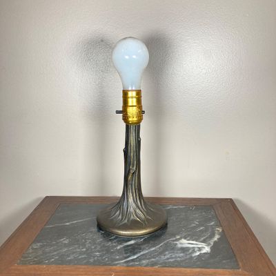 LOT 534: Vintage Tiffa-Mini Stained Glass Table Lamp