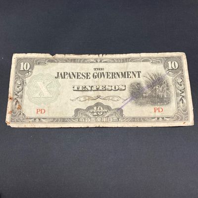 LOT 525: Vintage Foreign Currency / Paper Money
