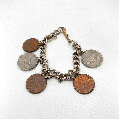LOT 519: Vintage Collection - Three Series 1976 Two Dollar Bills / Paper Money with Consecutive Serial Number, Penny / Nickel Coin...