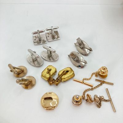 LOT 37: Collection Men's Jewelry - Cuff Links, Tie Clips / Bars (Sterling Included Tw 4.0g), Articulated Fish and More