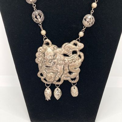 LOT 521: Vintage Ornate Metal Foo Dog / Lion Statement Necklace
