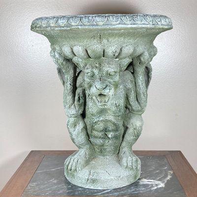 LOT 535: Gargoyle Greeter - Resin Gargoyle Bowl / Feeder