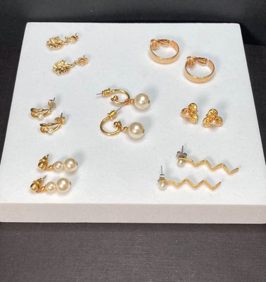 LOT 518: Gold Tone Pierced Earrings, Souvenirs (Niagra Falls), Assorted Pins and More