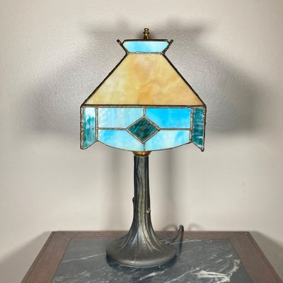 LOT 534: Vintage Tiffa-Mini Stained Glass Table Lamp