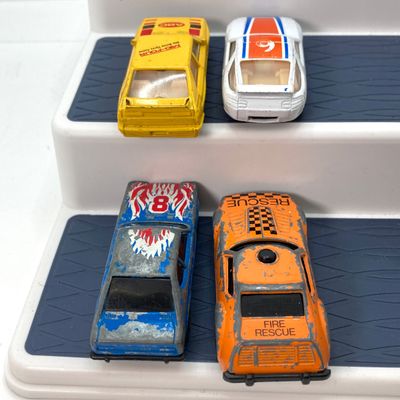 LOT 85: Vintage Diecast / Plastic Toy Cars - Matchbox, Maisto and More