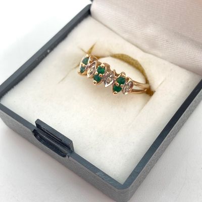 LOT 47: ESX Gold Emerald and Diamond Chip Ring - 10KT, 2.0 GTW, Sz 6.5