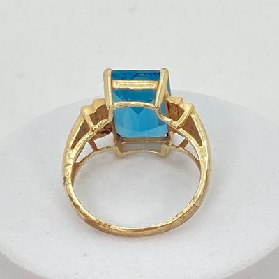 LOT 73: JL Gold Blue Glass / Stone Ring - 10KT, 4.9 GTW