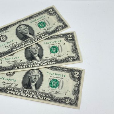 LOT 519: Vintage Collection - Three Series 1976 Two Dollar Bills / Paper Money with Consecutive Serial Number, Penny / Nickel Coin...
