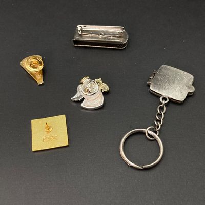 LOT 518: Gold Tone Pierced Earrings, Souvenirs (Niagra Falls), Assorted Pins and More