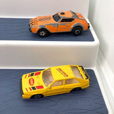 LOT 85: Vintage Diecast / Plastic Toy Cars - Matchbox, Maisto and More