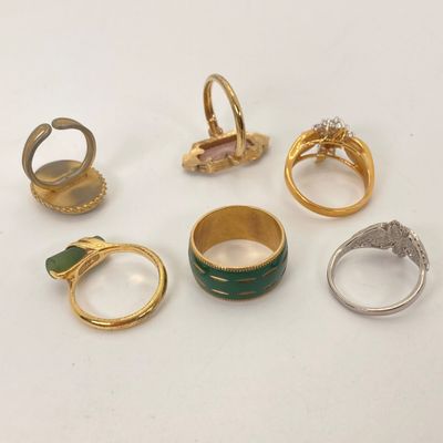 LOT 2: Collection of Assorted Fashion Rings (Avon Included) with Vintage Jewelry Box