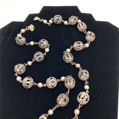 LOT 521: Vintage Ornate Metal Foo Dog / Lion Statement Necklace