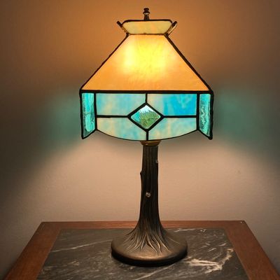 LOT 534: Vintage Tiffa-Mini Stained Glass Table Lamp