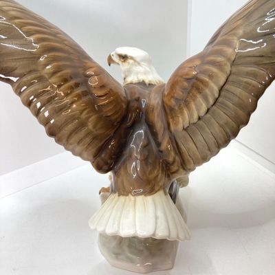 LOT 81: Vintage "Golden Eagle" Porcelain Sculpture by Karl Tutter for Lorenz Hutschenreuther Selb 1939