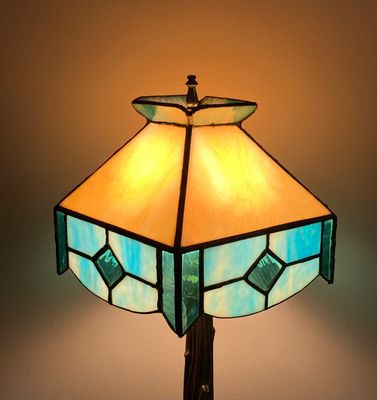 LOT 534: Vintage Tiffa-Mini Stained Glass Table Lamp