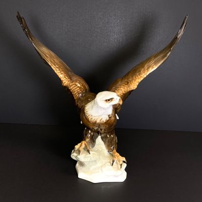 LOT 81: Vintage "Golden Eagle" Porcelain Sculpture by Karl Tutter for Lorenz Hutschenreuther Selb 1939