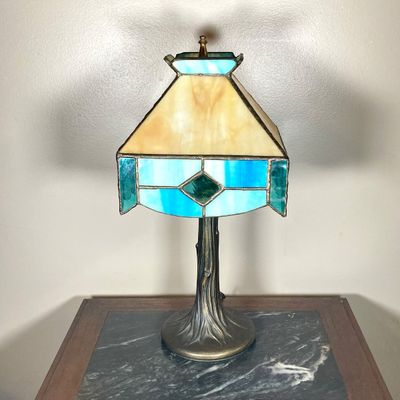 LOT 534: Vintage Tiffa-Mini Stained Glass Table Lamp