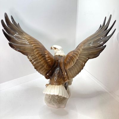 LOT 81: Vintage "Golden Eagle" Porcelain Sculpture by Karl Tutter for Lorenz Hutschenreuther Selb 1939