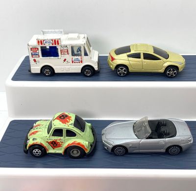 LOT 85: Vintage Diecast / Plastic Toy Cars - Matchbox, Maisto and More