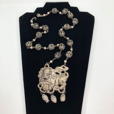 LOT 521: Vintage Ornate Metal Foo Dog / Lion Statement Necklace