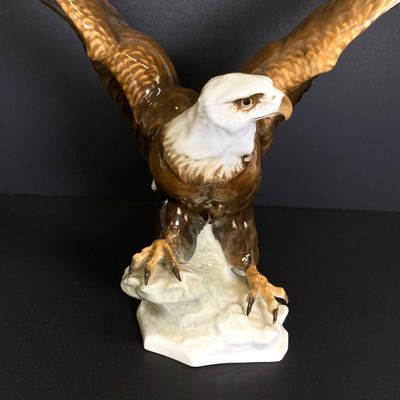 LOT 81: Vintage "Golden Eagle" Porcelain Sculpture by Karl Tutter for Lorenz Hutschenreuther Selb 1939