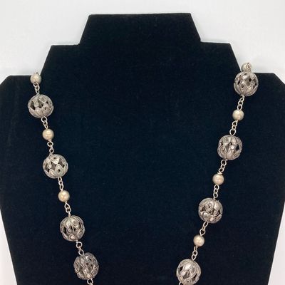 LOT 521: Vintage Ornate Metal Foo Dog / Lion Statement Necklace