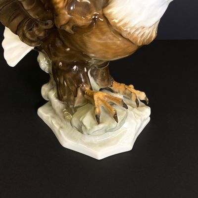 LOT 81: Vintage "Golden Eagle" Porcelain Sculpture by Karl Tutter for Lorenz Hutschenreuther Selb 1939