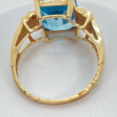 LOT 73: JL Gold Blue Glass / Stone Ring - 10KT, 4.9 GTW