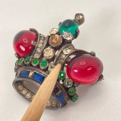 LOT 6: Vintage Trifari Alfred Philippe Crown Cabochon Brooch Pin - 13.0 GTW