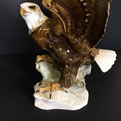 LOT 81: Vintage "Golden Eagle" Porcelain Sculpture by Karl Tutter for Lorenz Hutschenreuther Selb 1939
