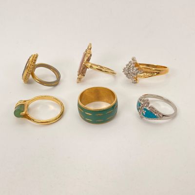 LOT 2: Collection of Assorted Fashion Rings (Avon Included) with Vintage Jewelry Box