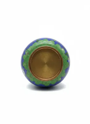 Sale Photo Thumbnail #6: Bottom view of a Chinese cloisonné brass vessel showing a green scale pattern around an unglazed base.