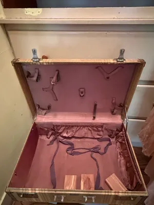 Sale Photo Thumbnail #287: Open vintage tweed train case with a dusty rose fabric interior, featuring interior organization straps, a elasticized pocket, and metal latches.