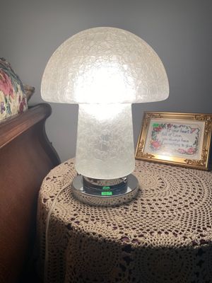 Vintage 1970s mushroom-style table lamp featuring textured crackle glass and a chrome base.