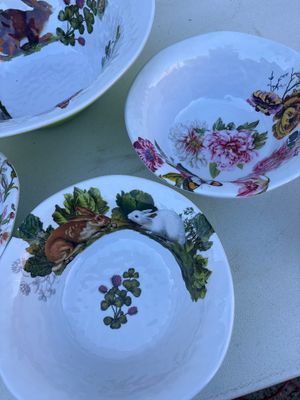 Sale Photo Thumbnail #355: Plastic bowls