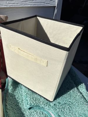 Sale Photo Thumbnail #123: Seven fabric tools, two sets of bath