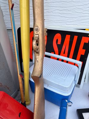 Sale Photo Thumbnail #467: This is a lot you just don’t see every day! A lot of random things, including a gun shaped golf club