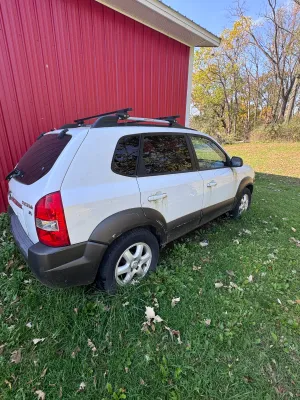 2007 Hyundai Tucson V6 SUV with Roof Rack