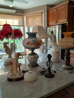 Sale Photo Thumbnail #50: Lamps