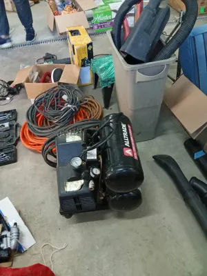 Sale Photo Thumbnail #5: Air Compressor
