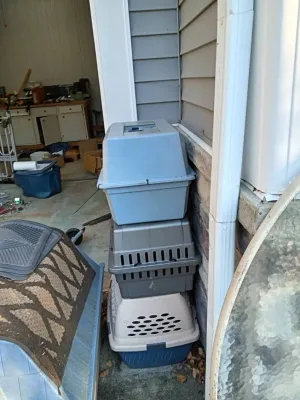 Sale Photo Thumbnail #30: 3 Pet Carriers