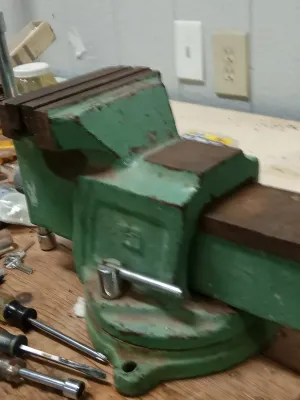 Sale Photo Thumbnail #21: Ex Large Vise