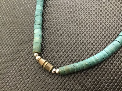 Sale Photo Thumbnail #137: Single strand necklace featuring turquoise-colored disc/heishi style beads and small silver-tone accent beads near a barrel screw clasp. Good vintage condition with light wear consistent with age.