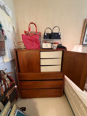 Sale Photo Thumbnail #663