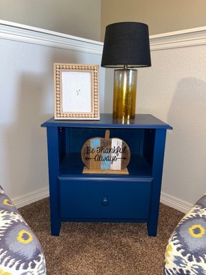 Sale Photo Thumbnail #571: Frame for a 5x7 photo
Table 24x15x24T
18” Lamp